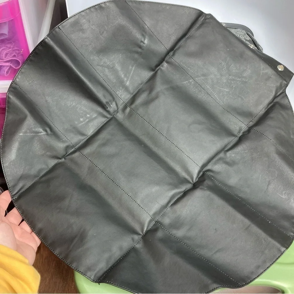 Petunia‎ Pickle Bottom Evening In Innsbruck in gray small/medium diaper bag